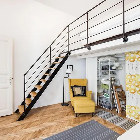 Live Like A Local At The Rustic Hockey Hut Apartman *