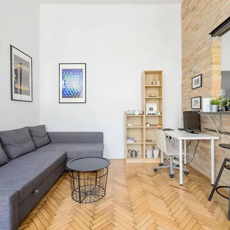 Live Like A Local At The Rustic Hockey Hut Apartment *