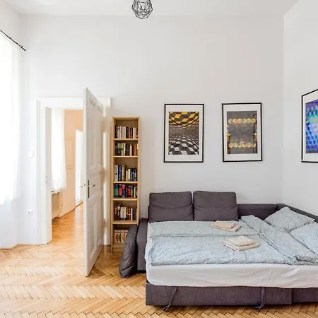 Live Like A Local At The Rustic Hockey Hut Apartment *