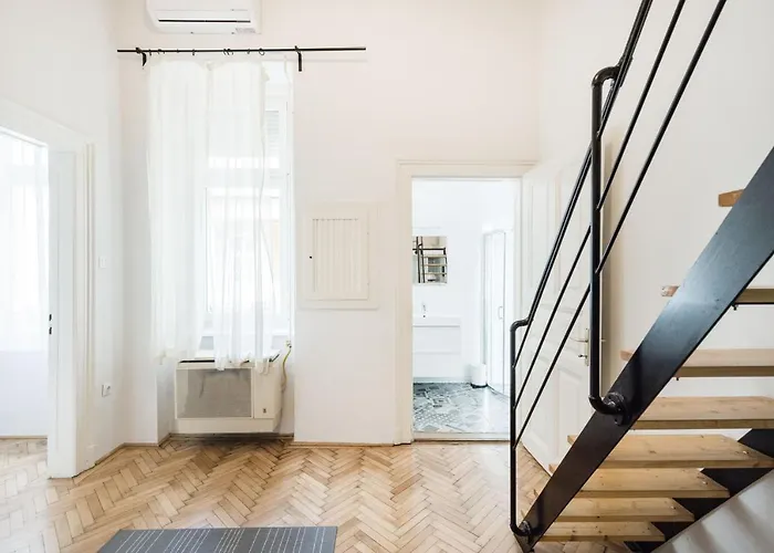 Live Like A Local At The Rustic Hockey Hut Lejlighed Budapest
